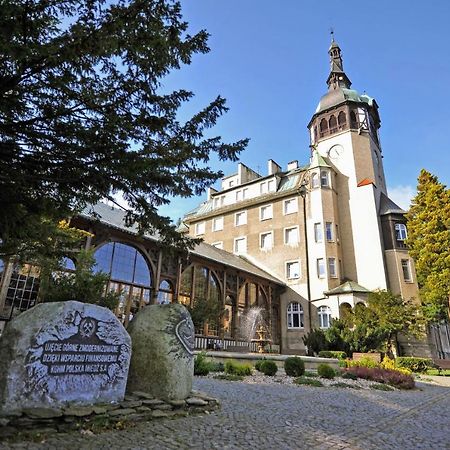 ホテルDom Zdrojowy Świeradów-Zdrój エクステリア 写真